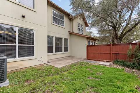 $1,975 | 2410 Great Oaks Drive, Unit 202, Round Rock, TX 78681