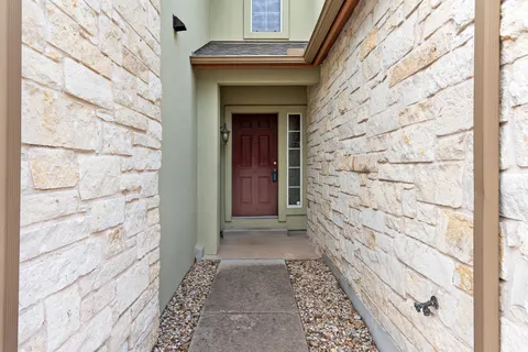 $1,975 | 2410 Great Oaks Drive, Unit 202, Round Rock, TX 78681
