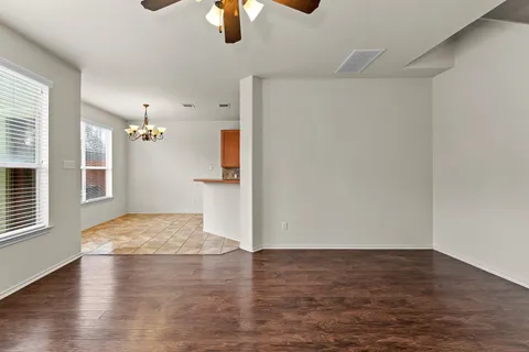 $1,975 | 2410 Great Oaks Drive, Unit 202, Round Rock, TX 78681