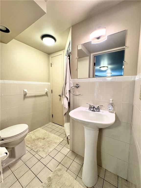 824 Shenango Road New Castle, PA 16101 - Photo 24 of 34 a bathroom with a sink toilet and a mirror