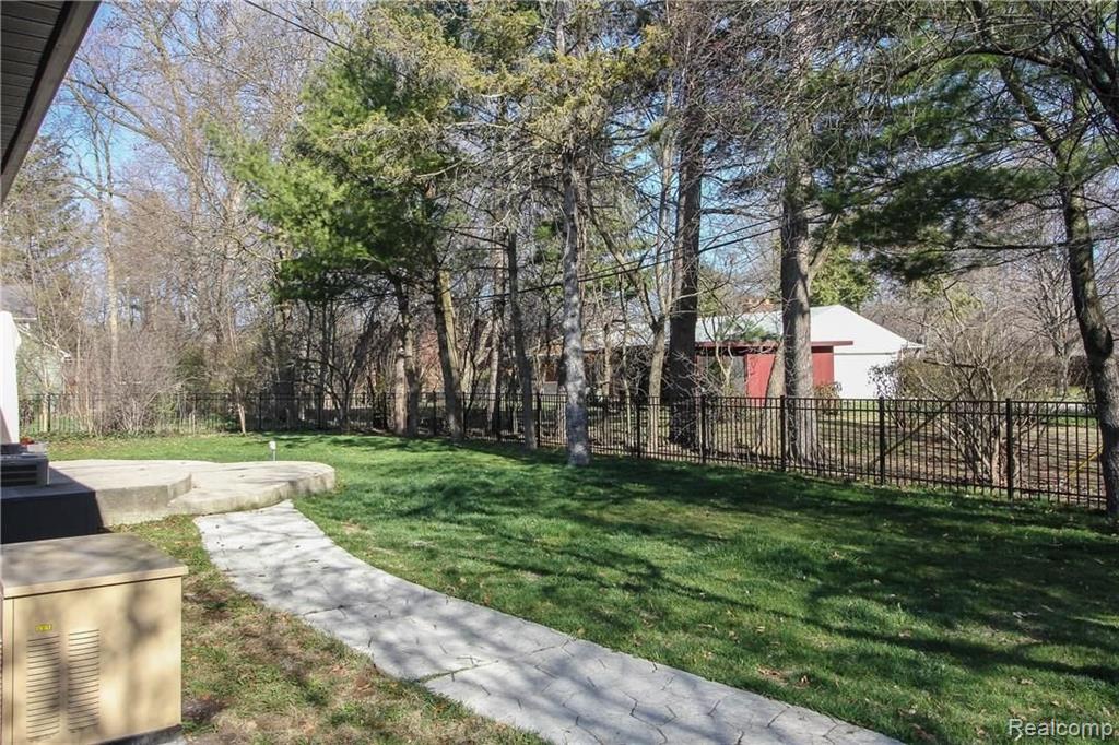 19312 Beverly Road Beverly Hills, MI 48025 - Photo 7 of 50
