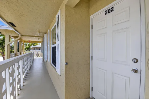 $200,000 | 1141 Violet Terrace, Unit 202, Delray Beach, FL 33445