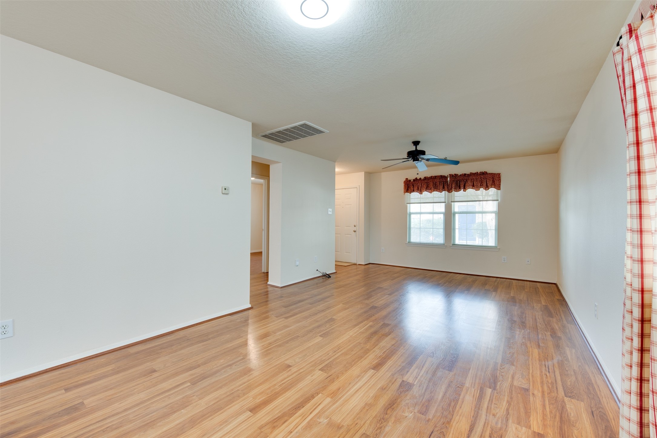 6129 Lone Prairie Way Katy, TX 77449 - Photo 5 of 28 Gallery Image 5