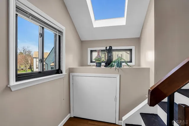 a view of entryway with a window