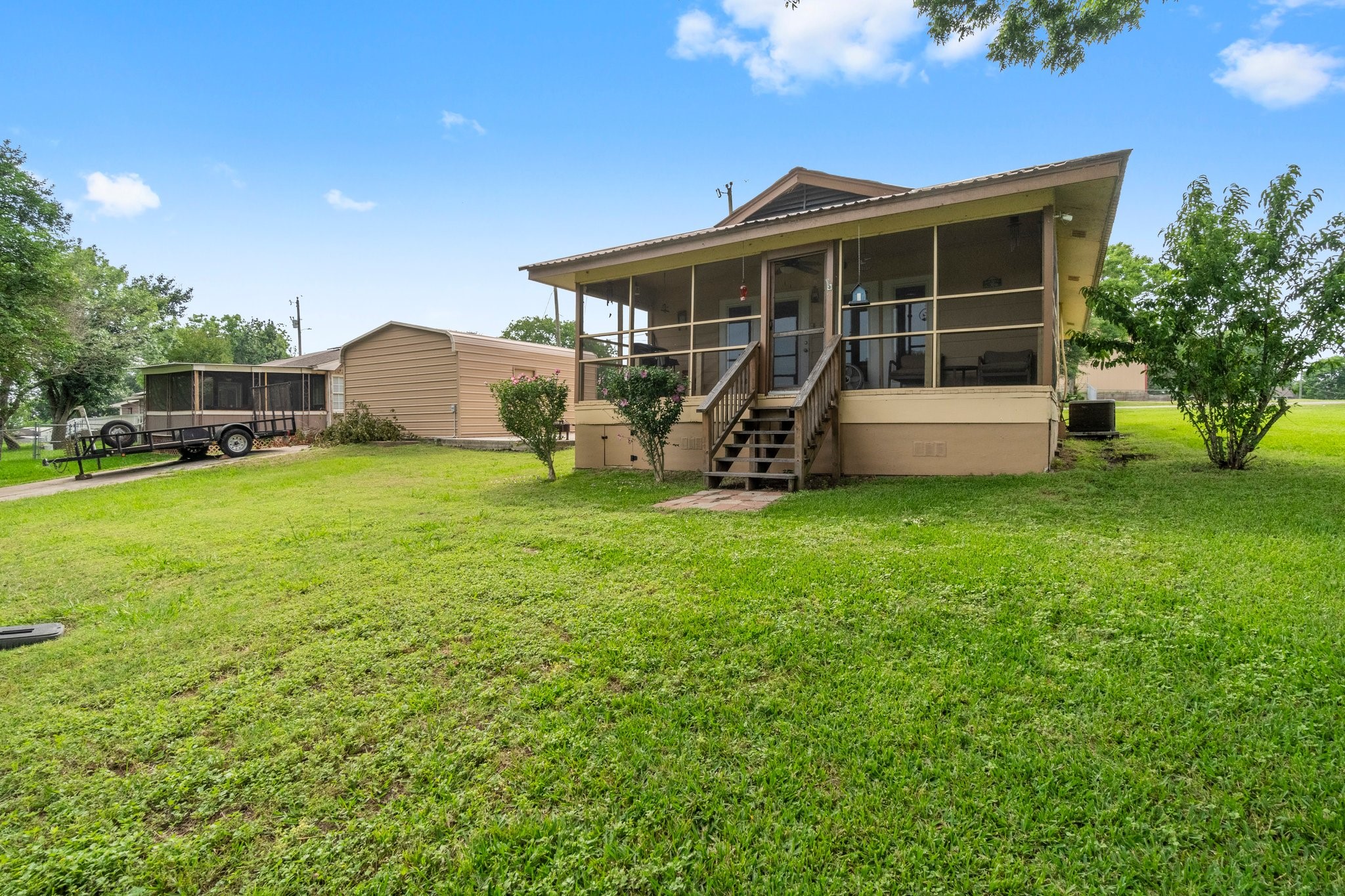 21 Clearview Point Blank, TX 77364 - Photo 5 of 43 a view of a house with a yard and sitting area
