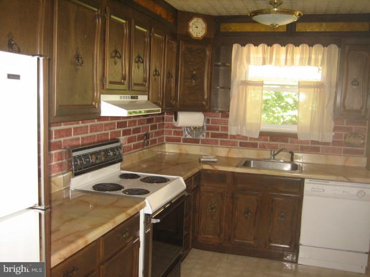 1253 Kepler Road Pottstown, PA 19464 - Photo 10 of 15 Kitchen