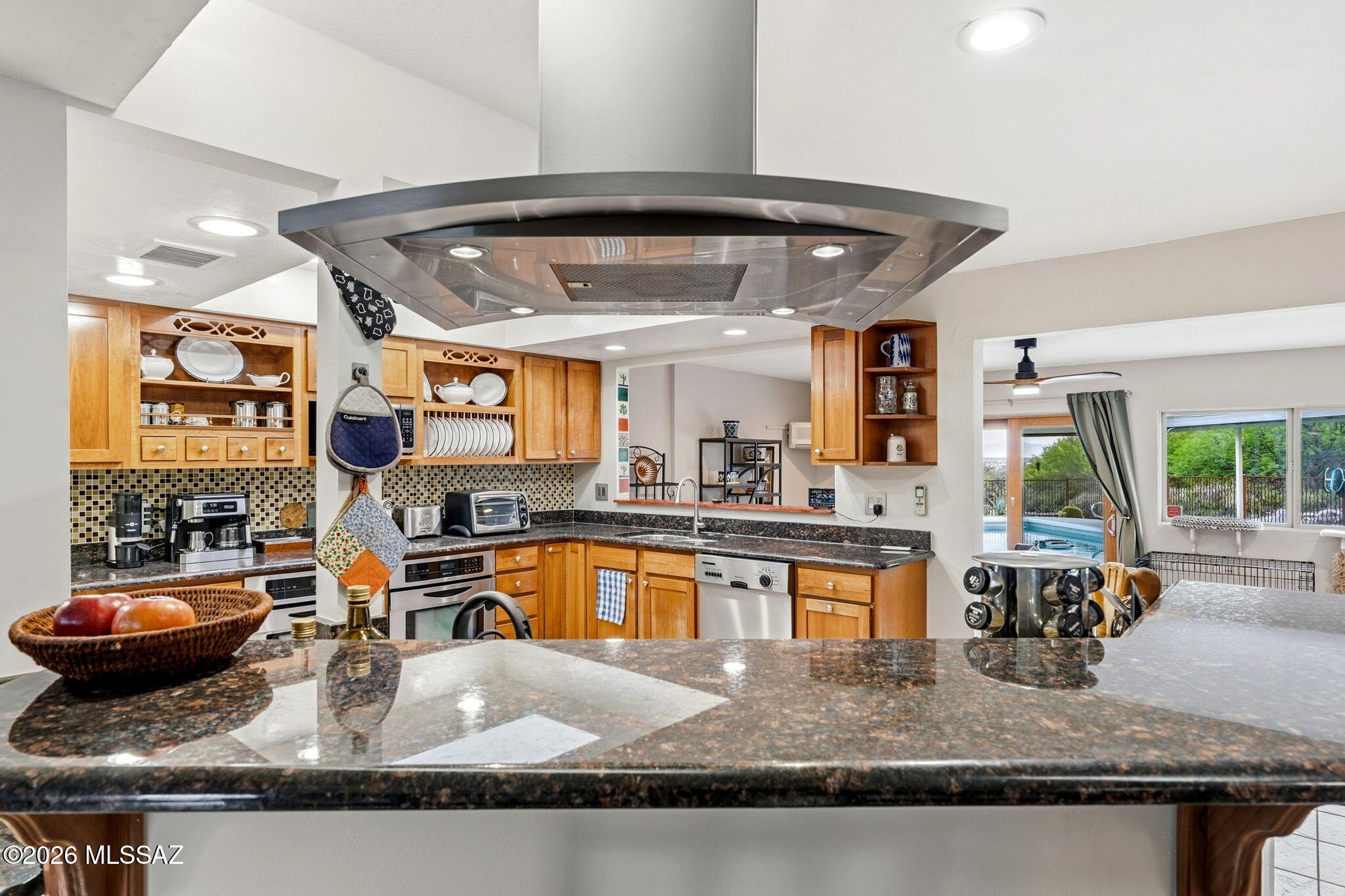 4641 North Rockcliff Road Tucson, AZ 85750 - Photo 17 of 48 Kitchen from breakfast bar