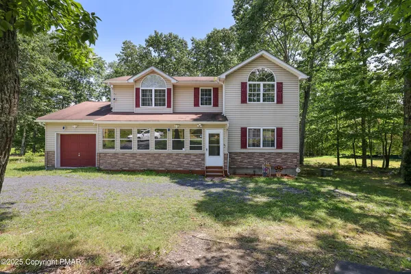 $387,000 | 138 Kensington Drive, Bushkill, PA 18324