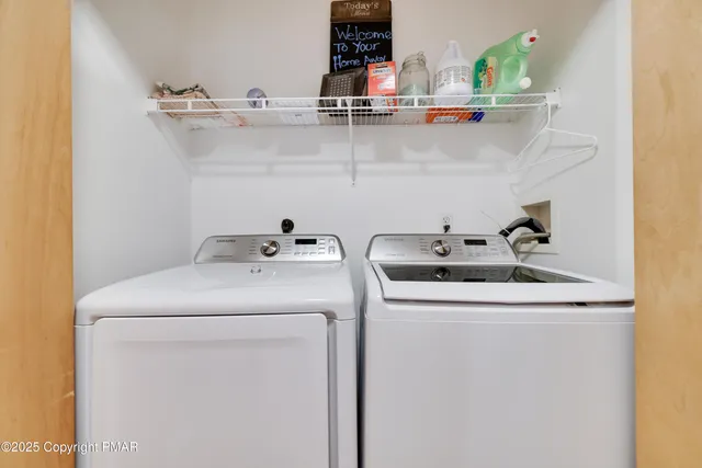 $387,000 | 138 Kensington Drive, Bushkill, PA 18324