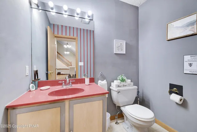 $387,000 | 138 Kensington Drive, Bushkill, PA 18324