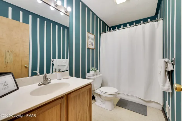 $387,000 | 138 Kensington Drive, Bushkill, PA 18324