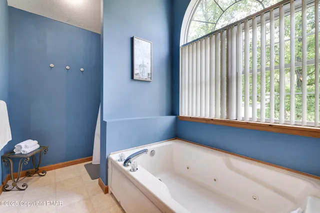 $387,000 | 138 Kensington Drive, Bushkill, PA 18324