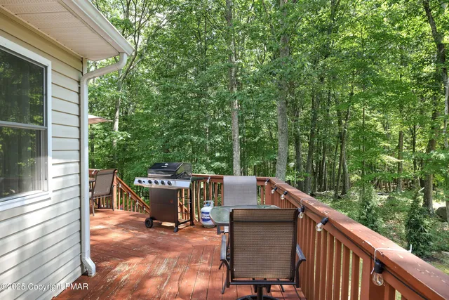 $387,000 | 138 Kensington Drive, Bushkill, PA 18324