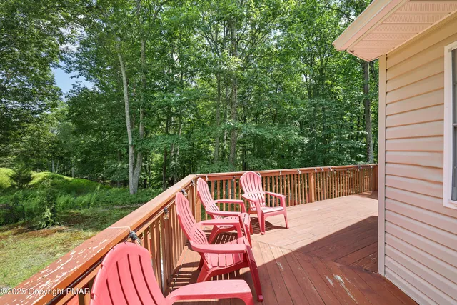 $387,000 | 138 Kensington Drive, Bushkill, PA 18324