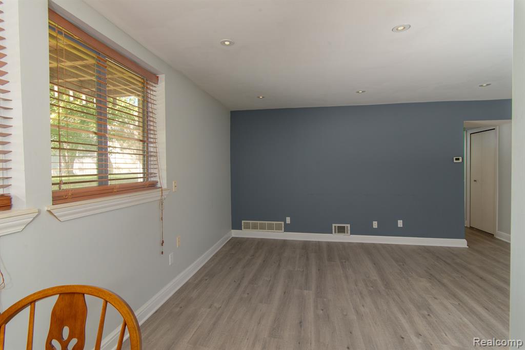 29870 West 12 Mile Road, Unit 704 Farmington, MI 48334 - Photo 6 of 16