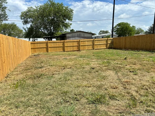 $199,900 | 702 East 5th, Nixon, TX 78140
