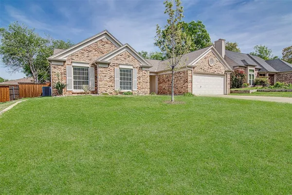 $379,000 | 6713 Inwood Drive, North Richland Hills, TX 76182