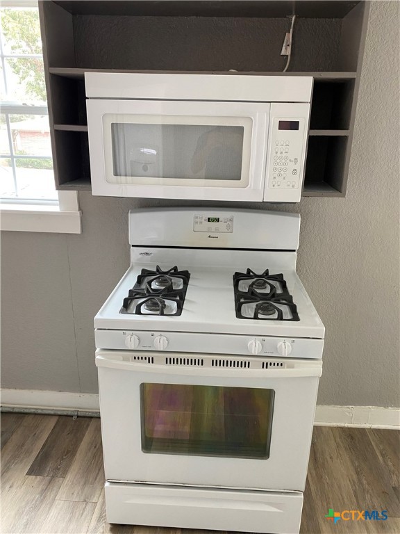 121 Fifteenth Street East Shiner, TX 77984 - Photo 9 of 17 a stove top oven sitting inside of a kitchen