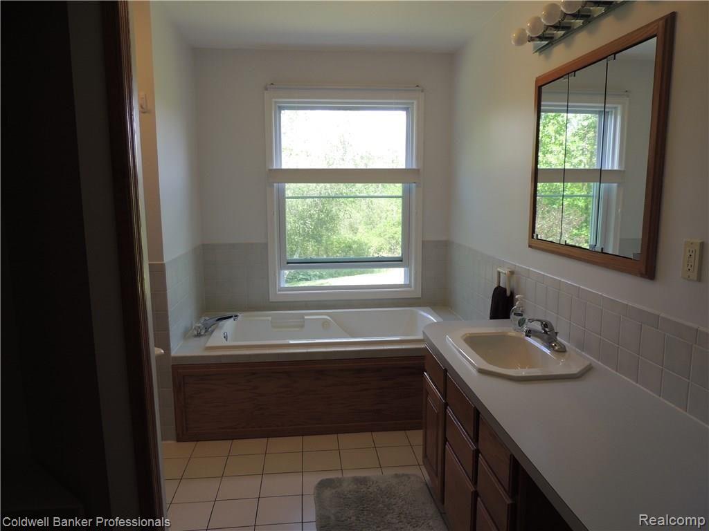 305 East Rattalee Lake Road Holly, MI 48442 - Photo 19 of 38 Master Bath with a jetted tub and a stall shower