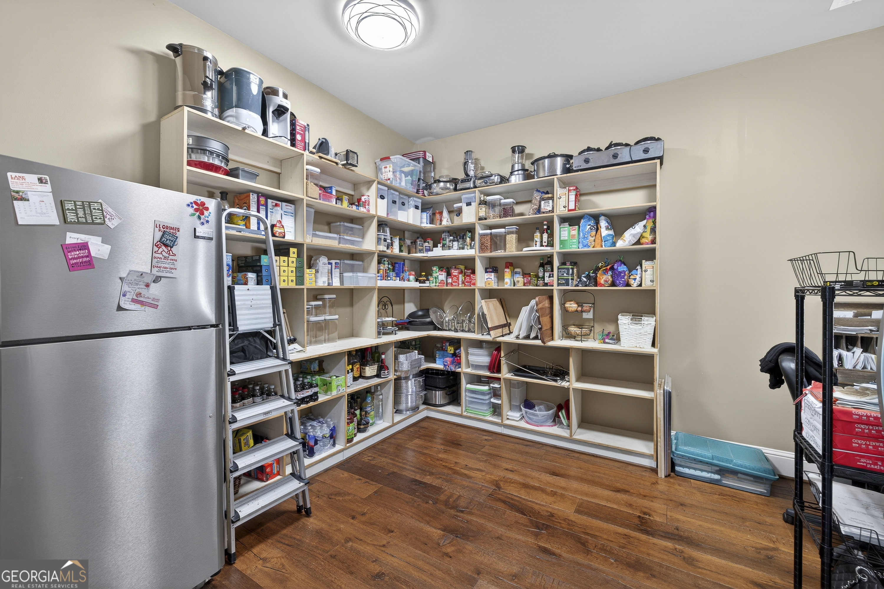 238 Cold Branch Road Eatonton, GA 31024 - Photo 22 of 104 a room with a book shelf and a book shelf