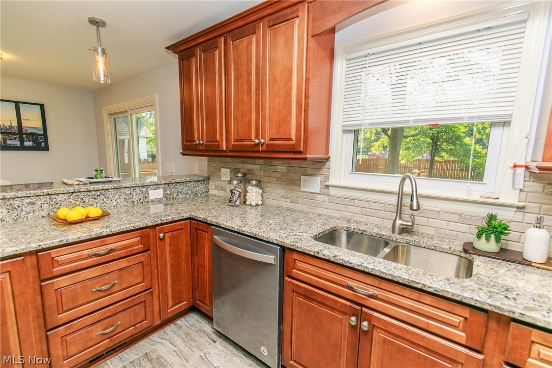 4282 West Anderson Road Cleveland, OH 44121 - Photo 13 of 35