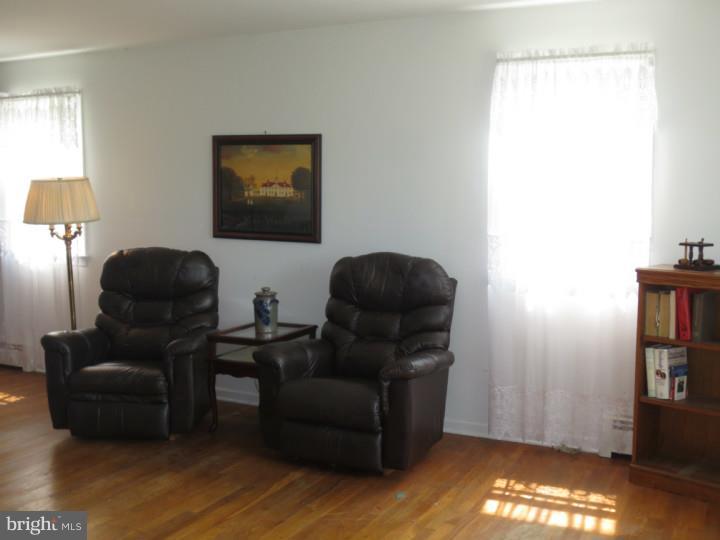 2265 Kerr Road Harleysville, PA 19438 - Photo 11 of 19 Living Room