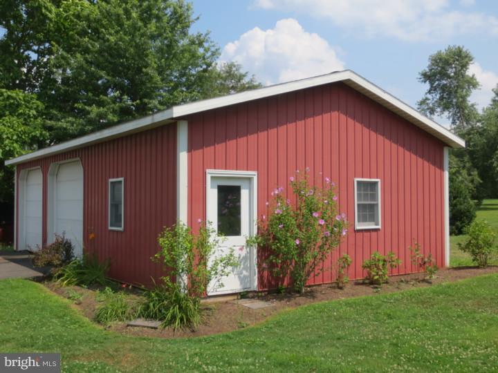 2265 Kerr Road Harleysville, PA 19438 - Photo 6 of 19 Garage