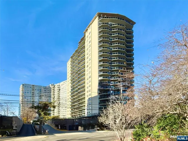 $159,000 | 2077 Center Avenue, Unit 5E, Fort Lee, NJ 07024