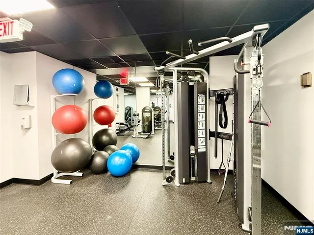 $159,000 | 2077 Center Avenue, Unit 5E, Fort Lee, NJ 07024