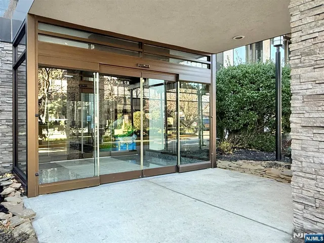 $159,000 | 2077 Center Avenue, Unit 5E, Fort Lee, NJ 07024