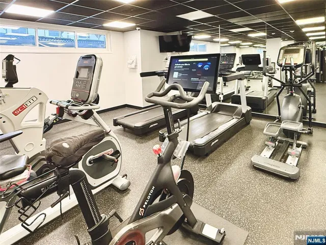 $159,000 | 2077 Center Avenue, Unit 5E, Fort Lee, NJ 07024