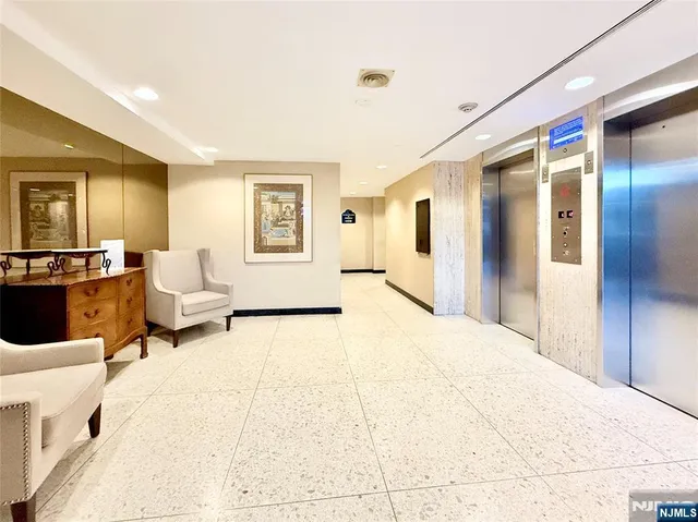 $159,000 | 2077 Center Avenue, Unit 5E, Fort Lee, NJ 07024