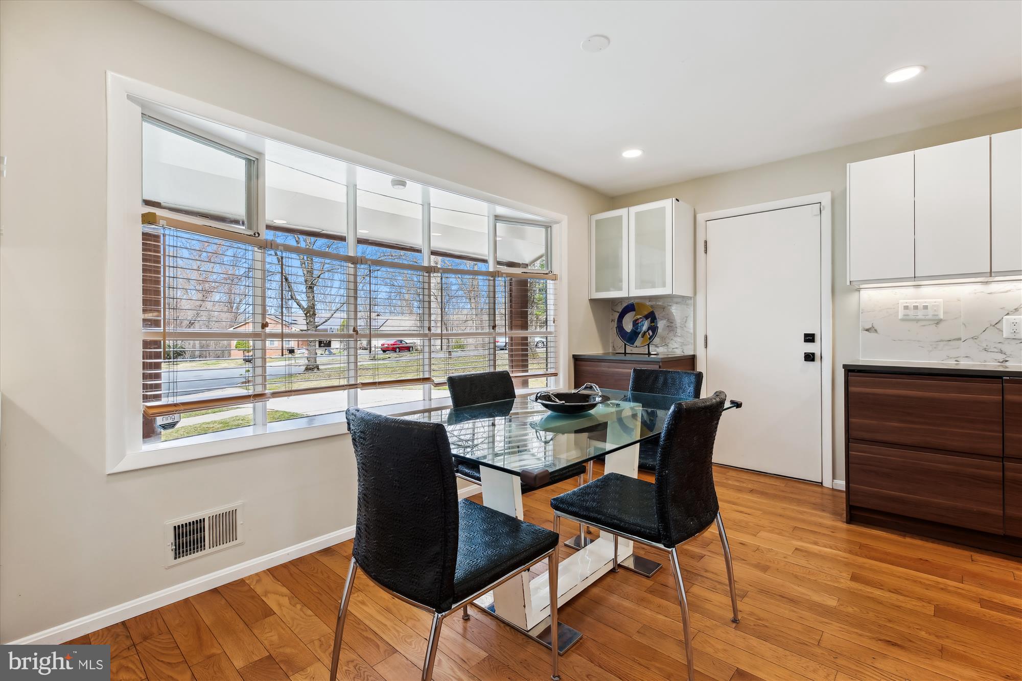 204 Hermleigh Road Silver Spring, MD 20902 - Photo 14 of 60 Bright Breakfast Room