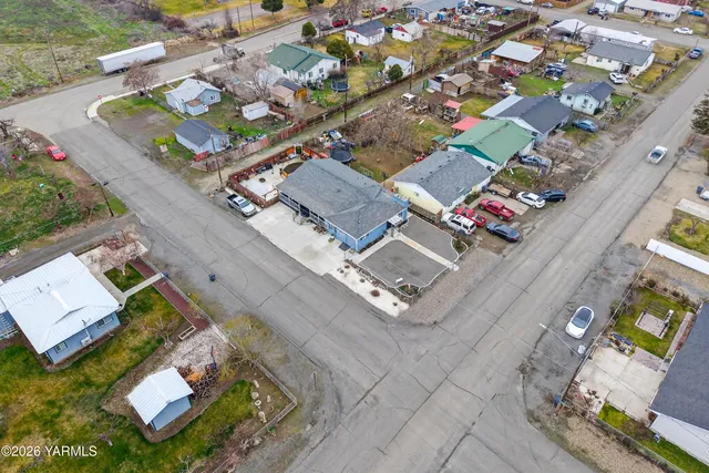 $325,000 | 232 6th Avenue, Mabton, WA 98935