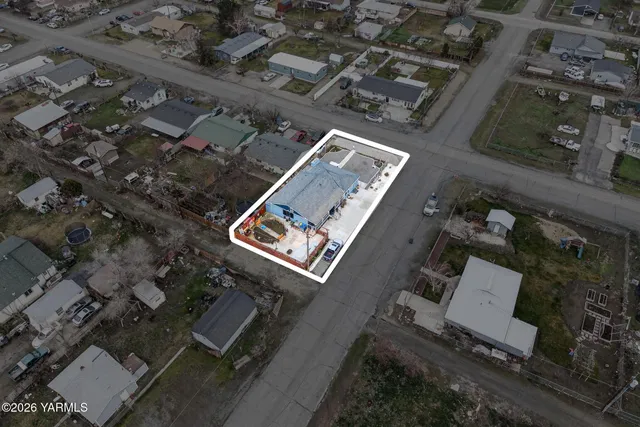 $325,000 | 232 6th Avenue, Mabton, WA 98935
