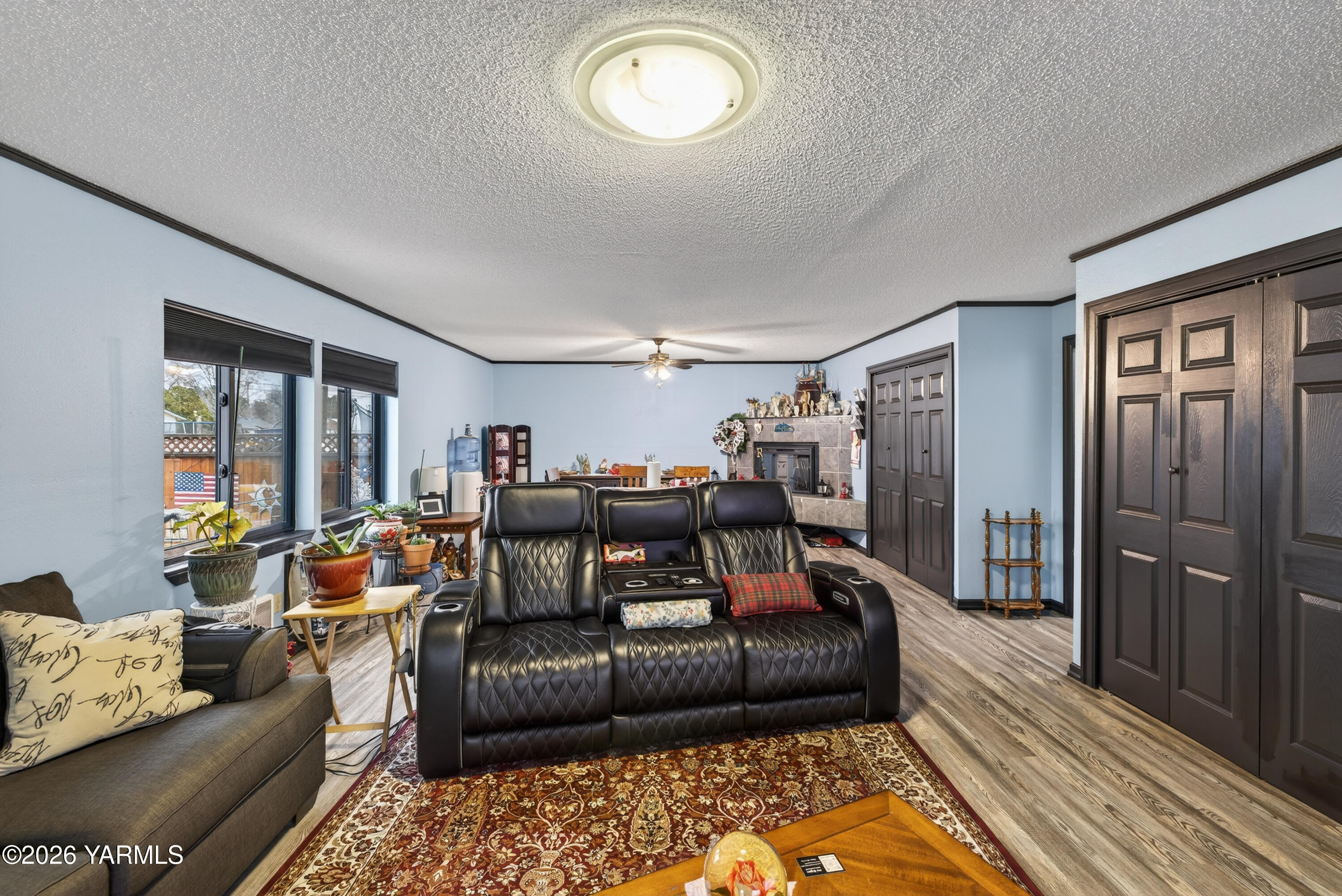 232 6th Avenue Mabton, WA 98935 - Photo 20 of 35 a living room with furniture and a rug