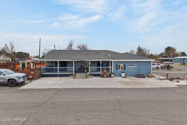 $325,000 | 232 6th Avenue, Mabton, WA 98935