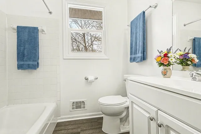 $204,914 | 10809 North 12th Street, Plainwell, MI 49080