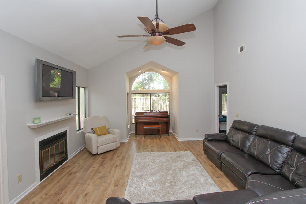 7862 Racquet Road North Charleston, SC 29418 - Photo 2 of 21 Living room view 1
