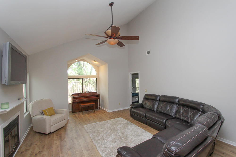 7862 Racquet Road North Charleston, SC 29418 - Photo 3 of 21 Living room view 2