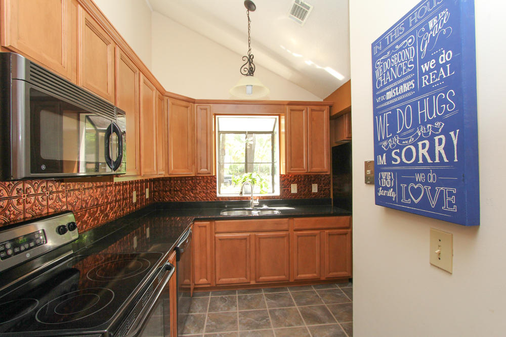 7862 Racquet Road North Charleston, SC 29418 - Photo 5 of 21 Kitchen 1