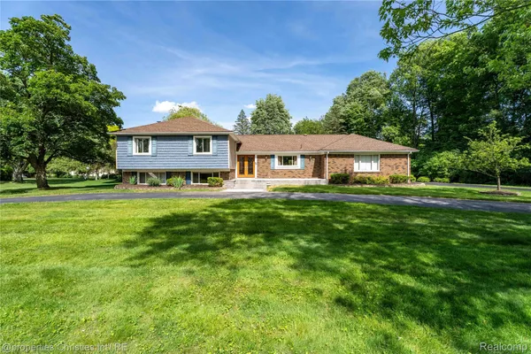 $739,000 | 30130 Marimoor Street, Franklin, MI 48025