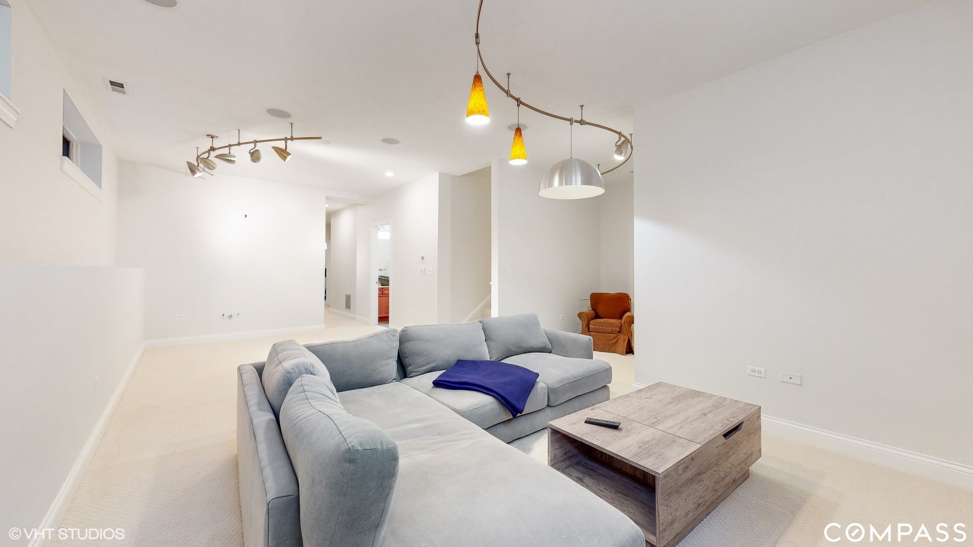 1412 South Emerald Avenue Chicago, IL 60607 - Photo 22 of 33 a living room with furniture and a table