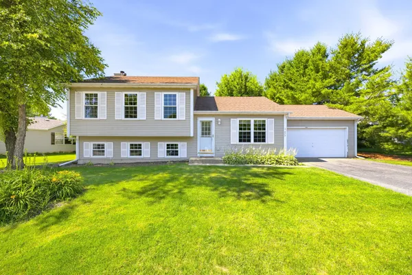 $350,000 | 873 Oak Ridge Lane, Genoa City, WI 53128