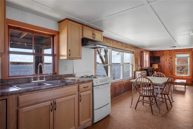 $1,690,000 | 2468 County Rte 6, Hammond, NY 13646