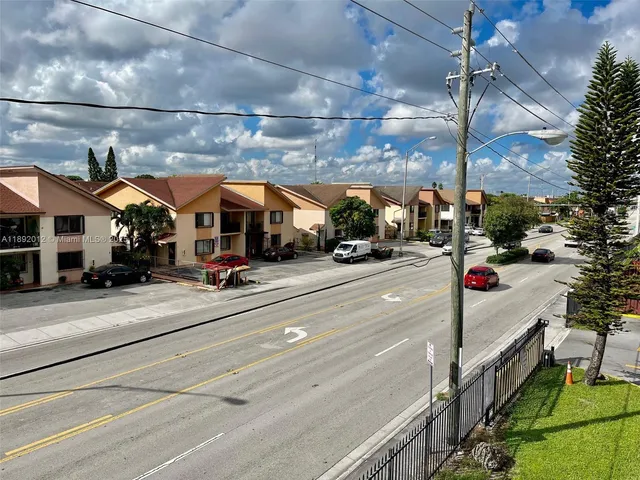 $2,300 | 1725 West 60th Street, Unit F304, Hialeah, FL 33012