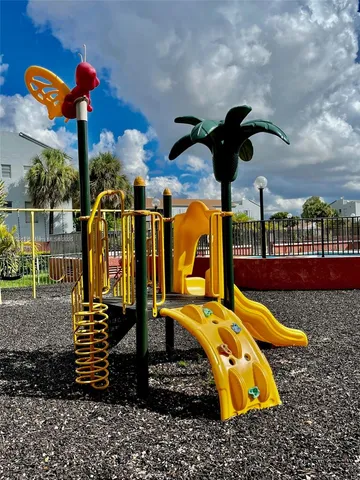 $2,300 | 1725 West 60th Street, Unit F304, Hialeah, FL 33012