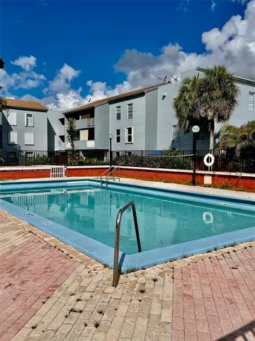 $2,300 | 1725 West 60th Street, Unit F304, Hialeah, FL 33012