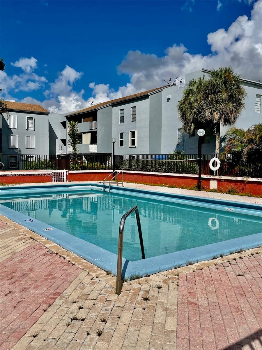 1725 West 60th Street, Unit F304 Hialeah, FL 33012 - Photo 25 of 26