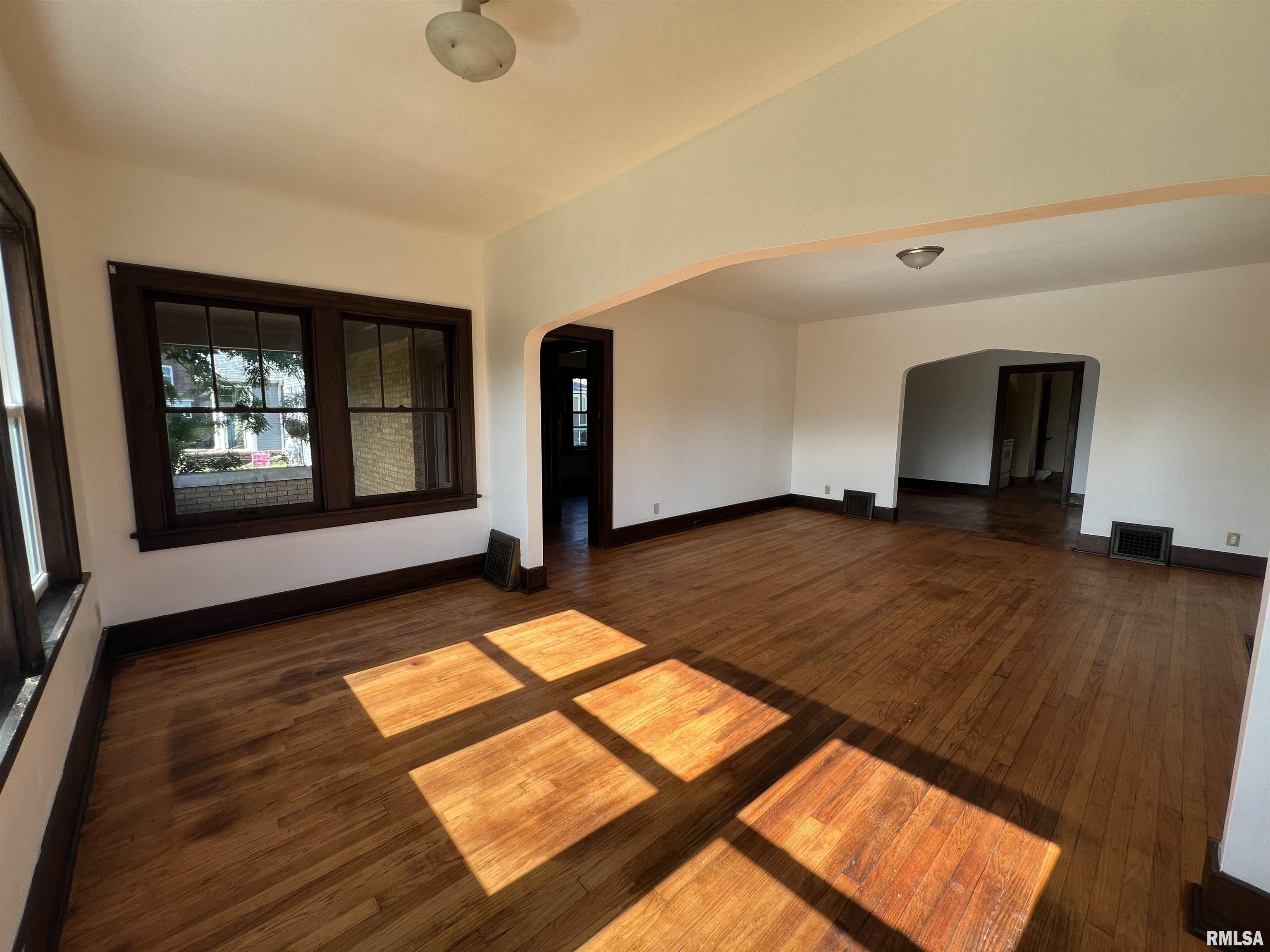 2140 Telegraph Road Davenport, IA 52804 - Photo 2 of 23 Gallery Image 2